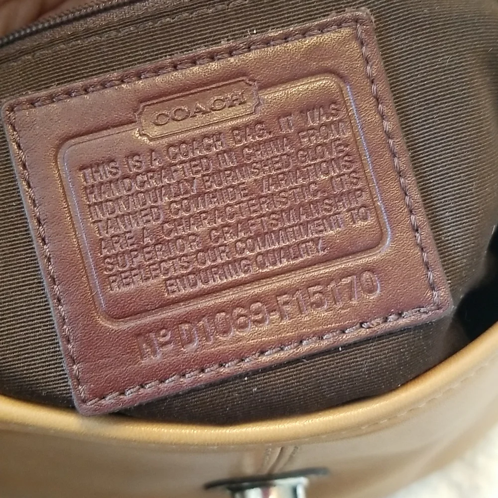 Vintage Coach Legacy Duffle/Shoulder Bag in Light Tan Leather – Style #F15170